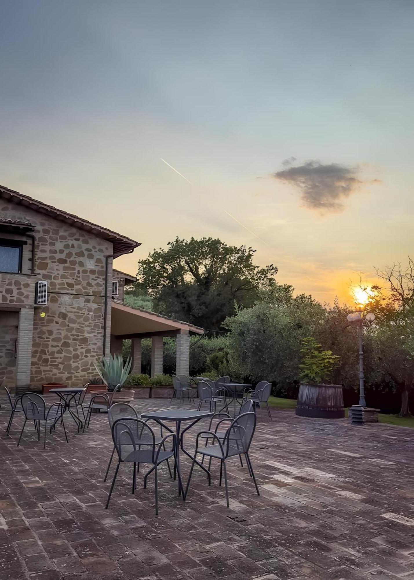 Santa Maria Degli Ancillotti Guest House Petrignano Exterior photo