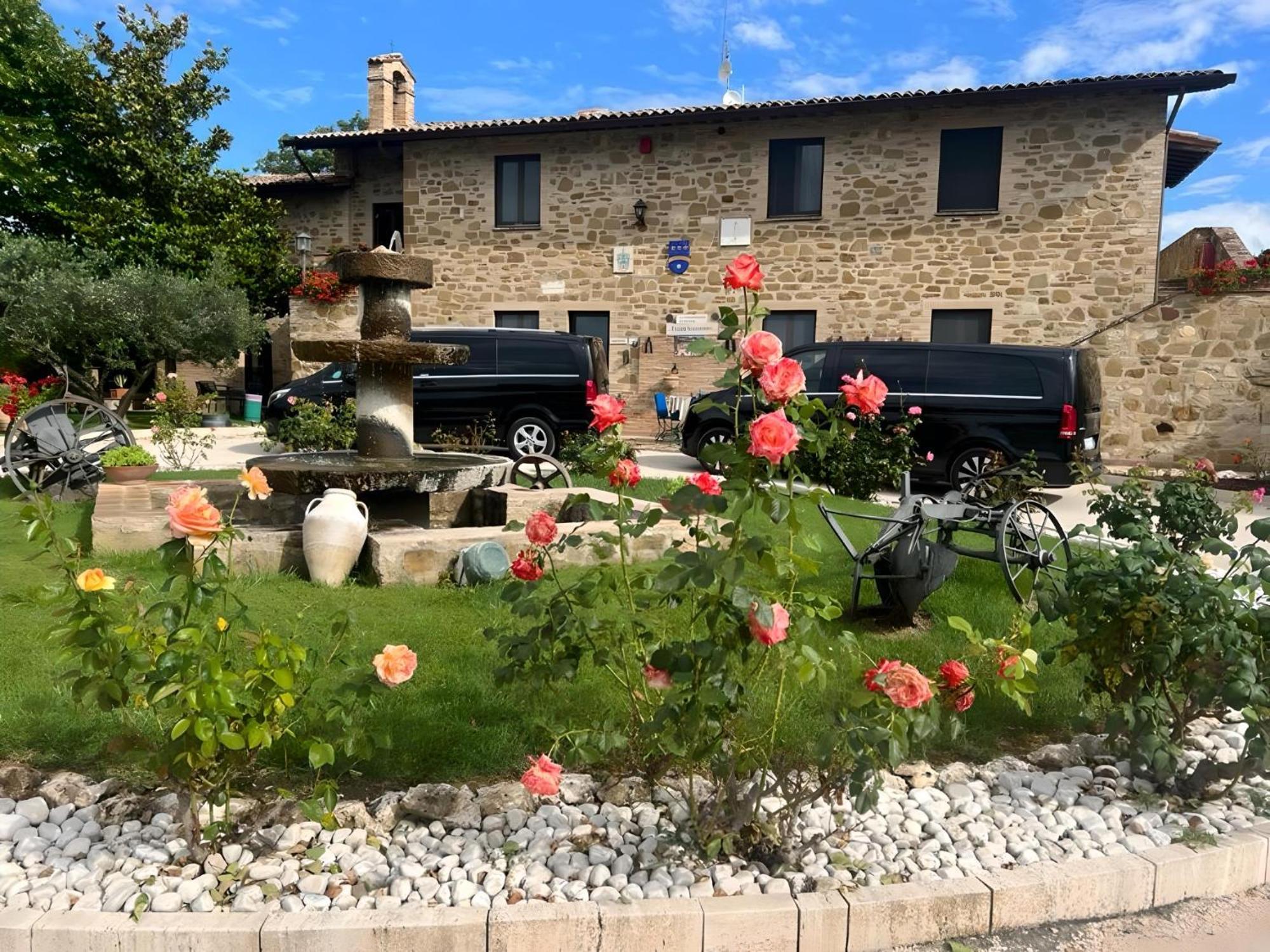 Santa Maria Degli Ancillotti Guest House Petrignano Exterior photo
